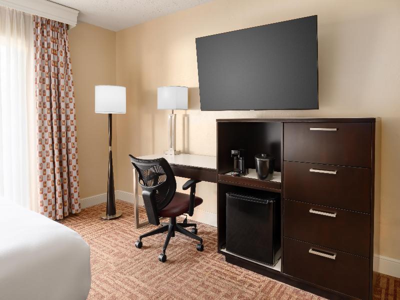 Inn of Naples, Tapestry Collection by Hilton image