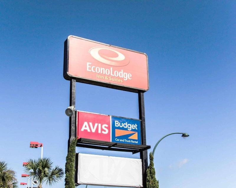 Econo Lodge Inn and Suites Near Florida Mall