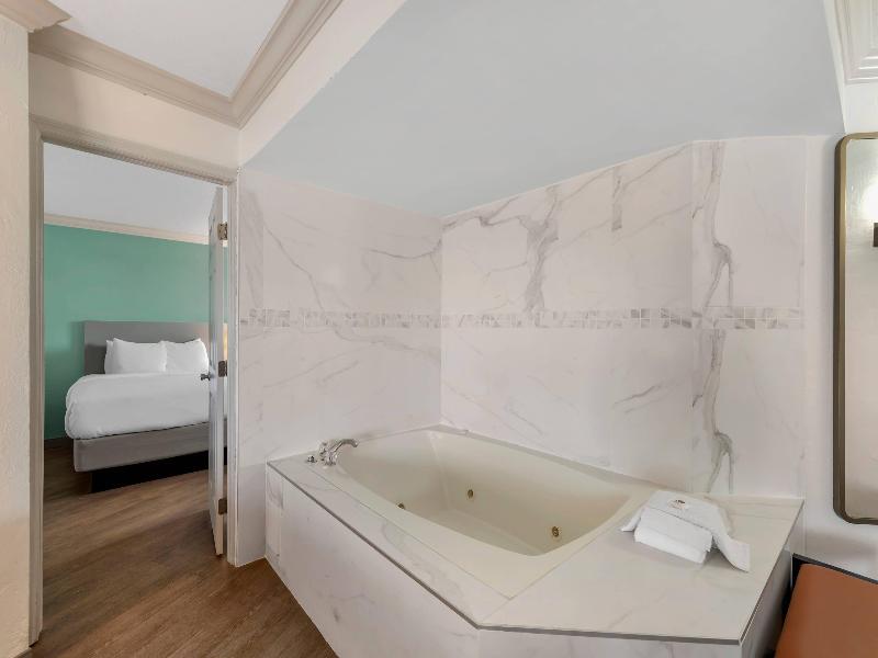Quality Inn Oceanfront image