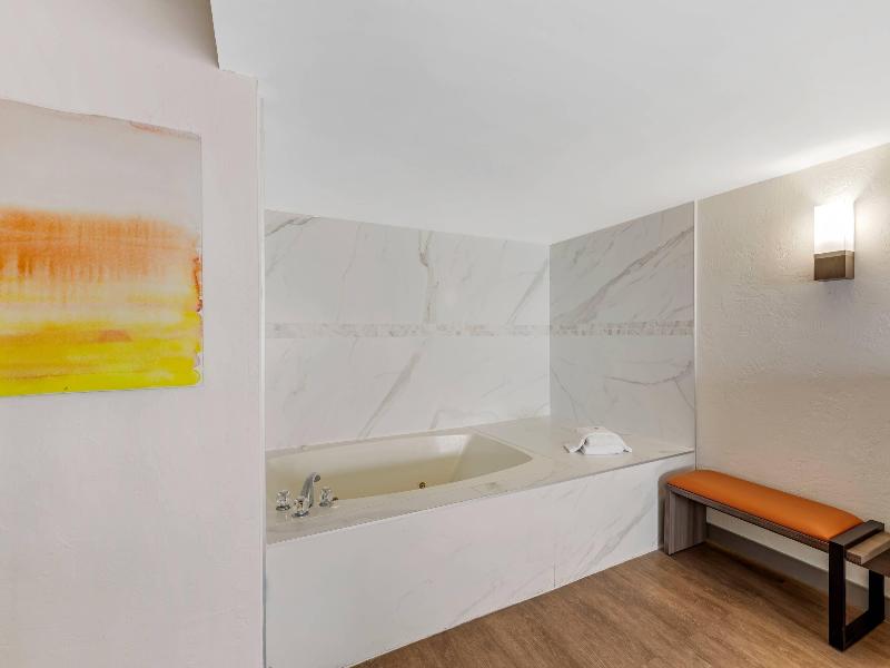 Quality Inn Oceanfront image