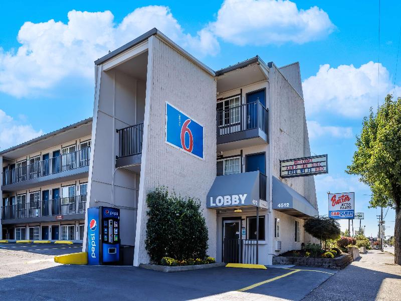 Econo Lodge Portland - I-205 image
