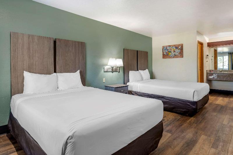 Econo Lodge Portland Airport image
