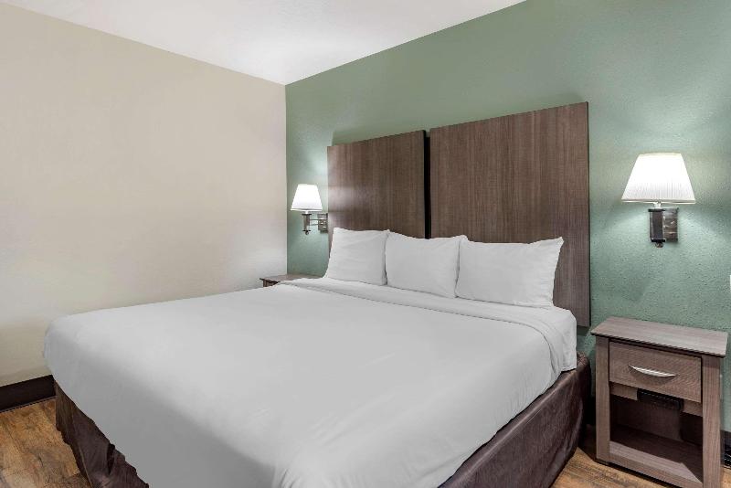 Econo Lodge Portland Airport image