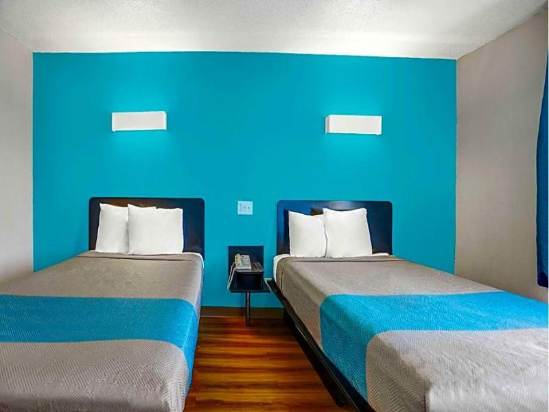 Motel 6 Raleigh North image