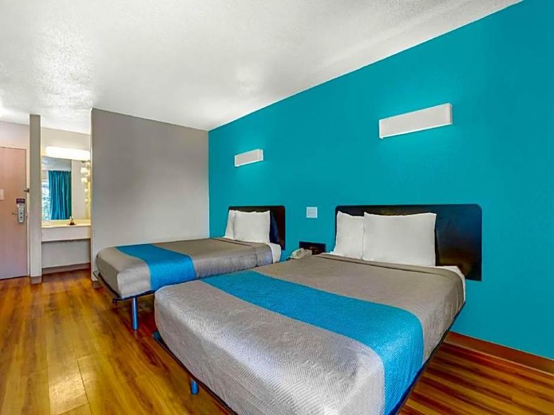 Motel 6 Raleigh North image