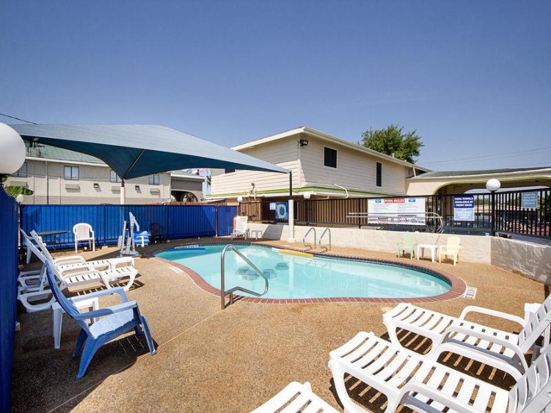RODEWAYINN LACKLAND AFB NEAR SEA WORLD -Rivar Walk image