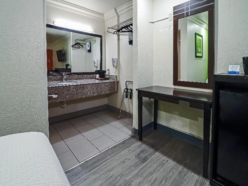 RODEWAYINN LACKLAND AFB NEAR SEA WORLD -Rivar Walk image