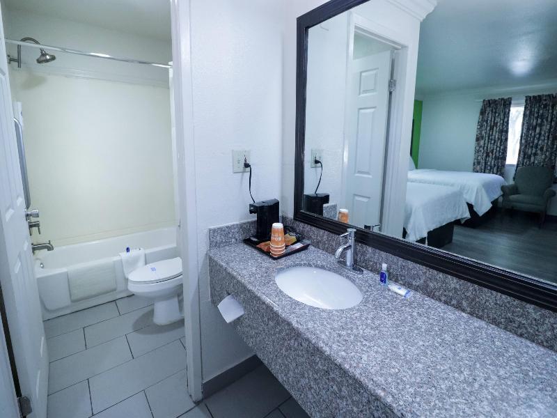 RODEWAYINN LACKLAND AFB NEAR SEA WORLD -Rivar Walk image