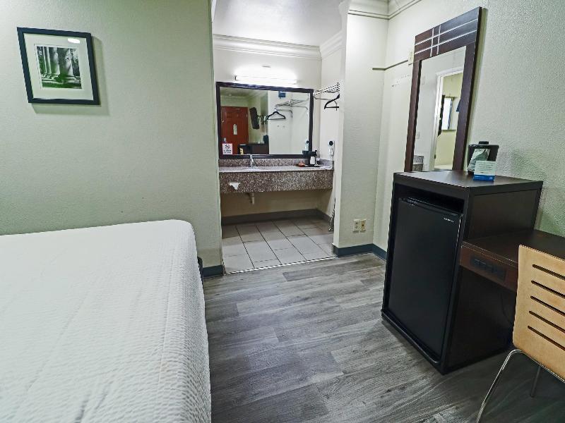 RODEWAYINN LACKLAND AFB NEAR SEA WORLD -Rivar Walk image