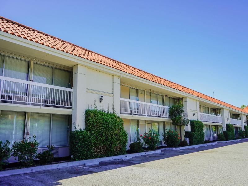 Uptown Oasis San Jose Airport image