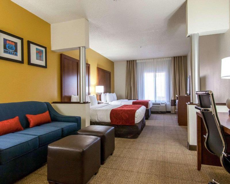 Hotel Comfort Suites Central/I-44