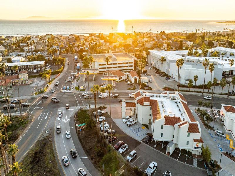 Comfort Inn & Suites Ventura Beach image
