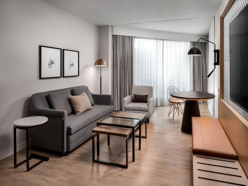 Sheraton Gateway Hotel in Toronto Int'l Airport image