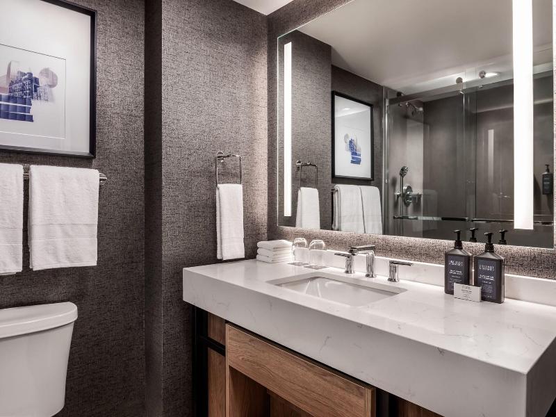 Sheraton Gateway Hotel in Toronto Int'l Airport image