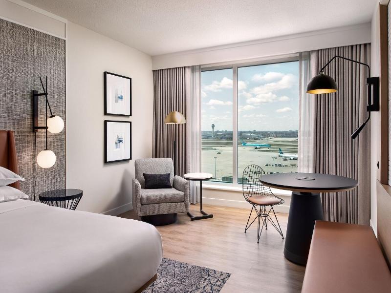 Sheraton Gateway Hotel in Toronto Int'l Airport image