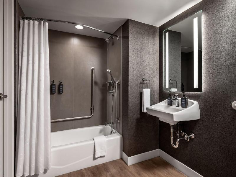 Sheraton Gateway Hotel in Toronto Int'l Airport image