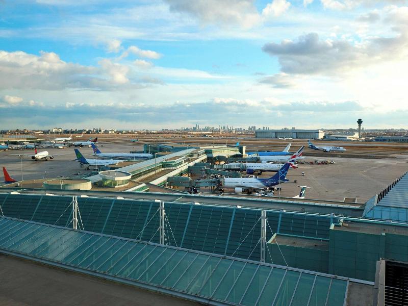 Sheraton Gateway Hotel in Toronto Int'l Airport image