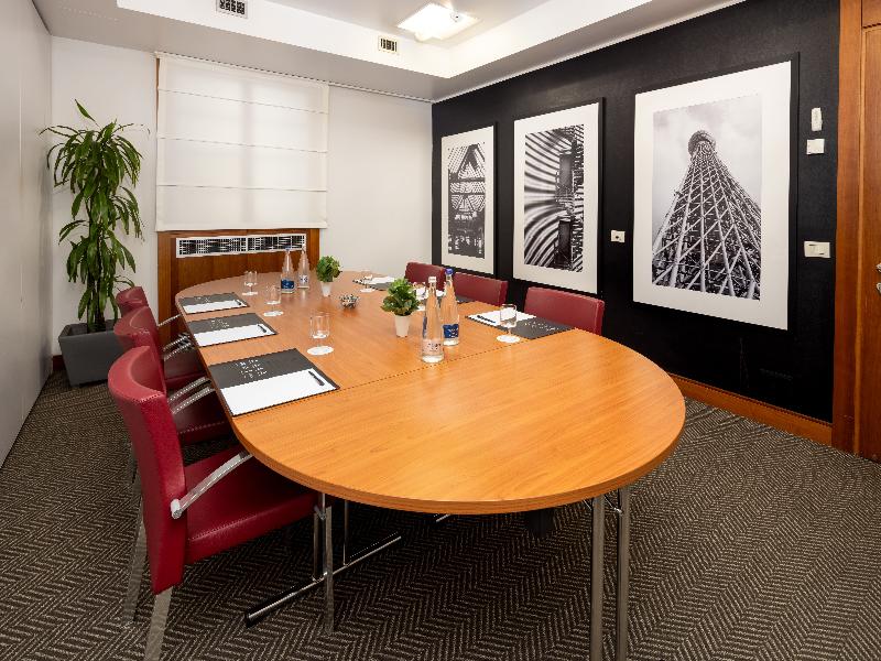 Holiday Inn Milan Garibaldi Station image