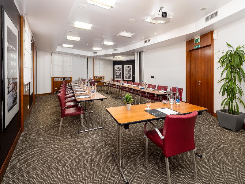 Holiday Inn Milan Garibaldi Station image