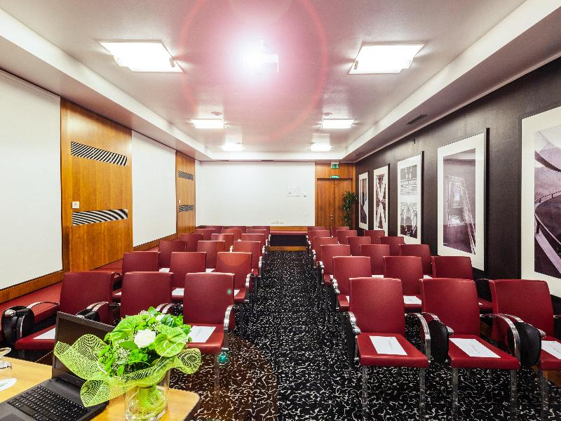 Holiday Inn Milan Garibaldi Station image