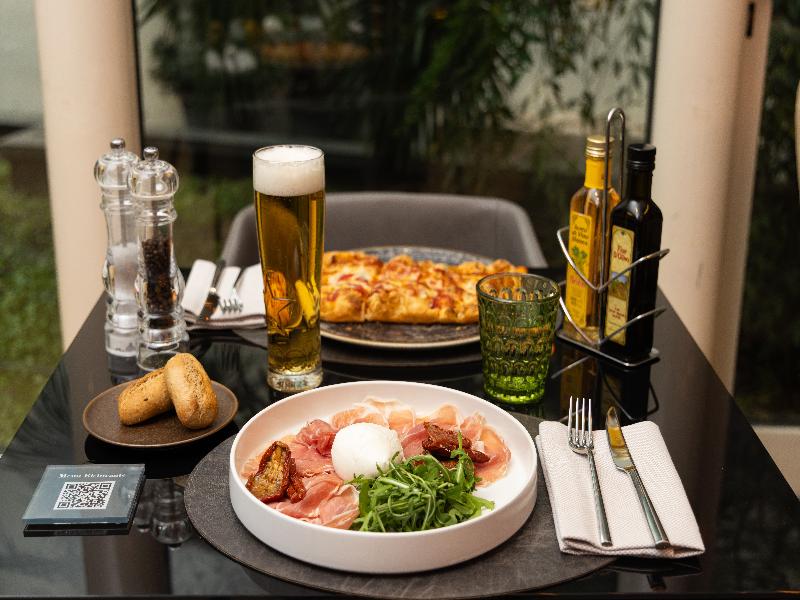 Holiday Inn Milan Garibaldi Station image