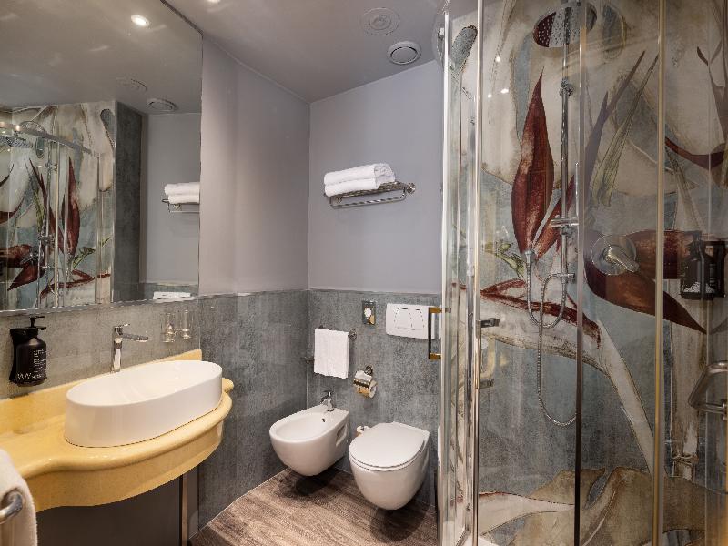 Holiday Inn Milan Garibaldi Station image
