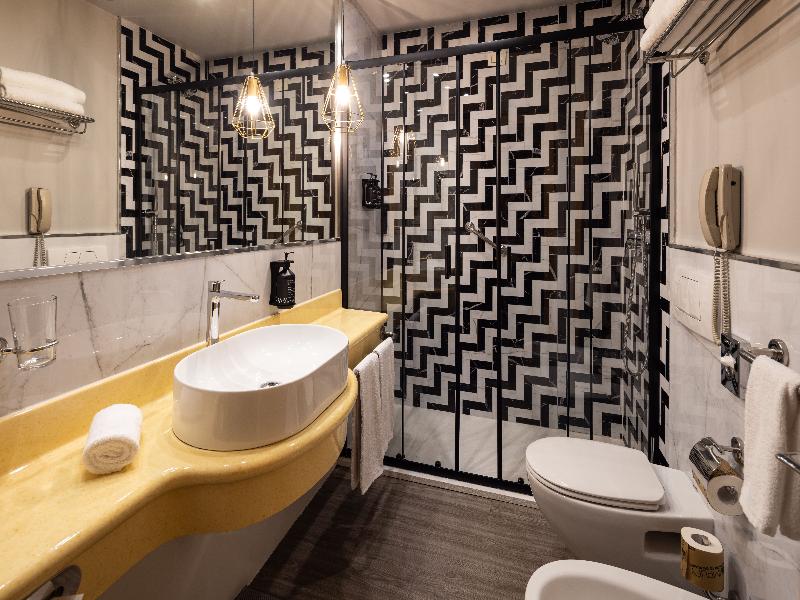 Holiday Inn Milan Garibaldi Station image