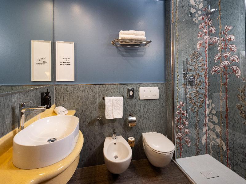 Holiday Inn Milan Garibaldi Station image