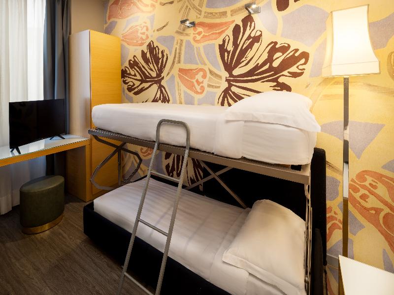 Holiday Inn Milan Garibaldi Station image
