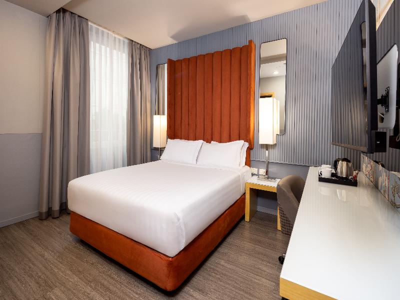 Holiday Inn Milan Garibaldi Station image