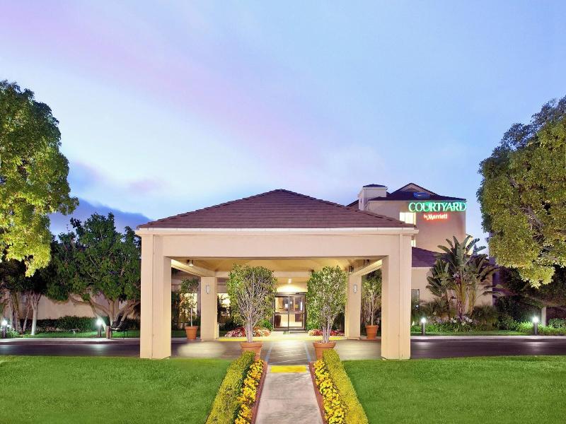Courtyard By Marriott Santa Ana image
