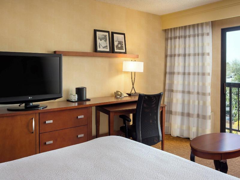 Courtyard By Marriott Santa Ana image