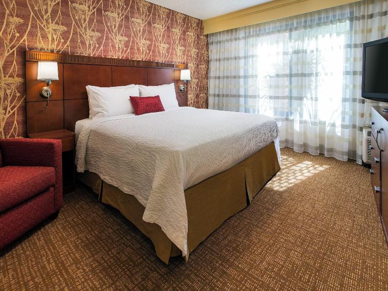 Courtyard By Marriott Santa Ana image