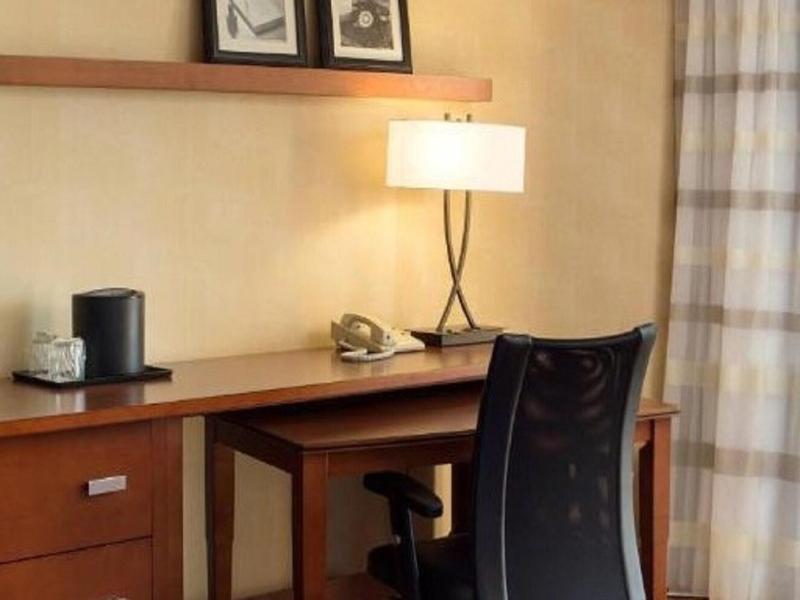 Courtyard By Marriott Santa Ana image