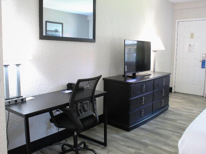 La Quinta Inn Cocoa Beach image