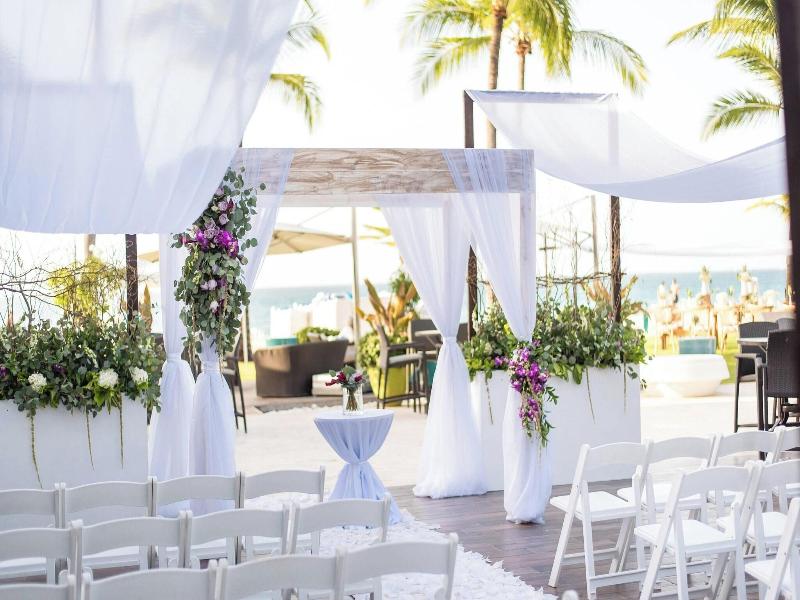 Courtyard Isla Verde Beach Resort image