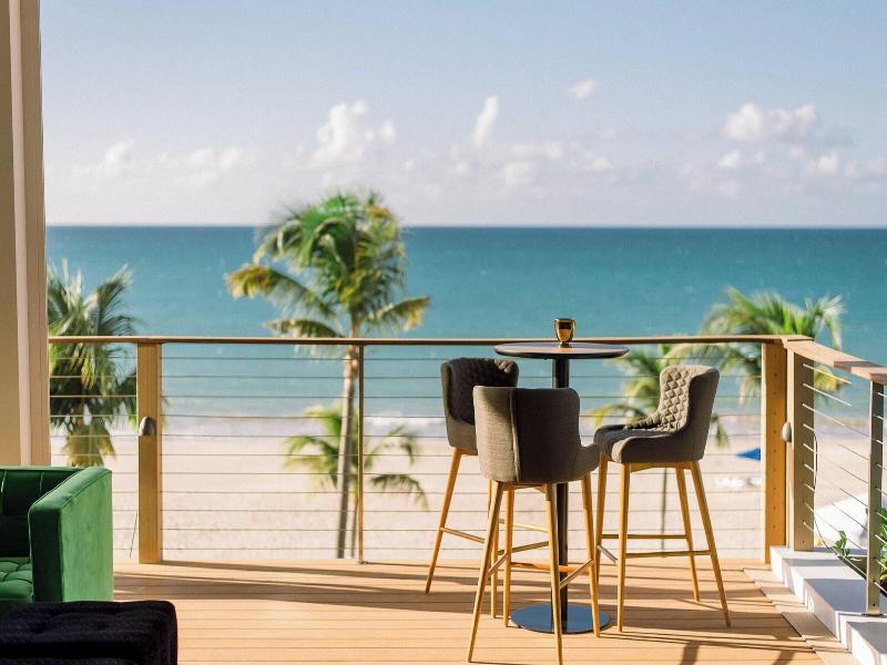 Courtyard Isla Verde Beach Resort image