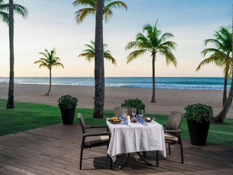 Courtyard Isla Verde Beach Resort image