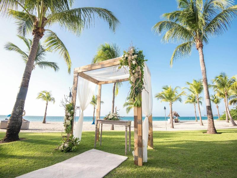 Courtyard Isla Verde Beach Resort image