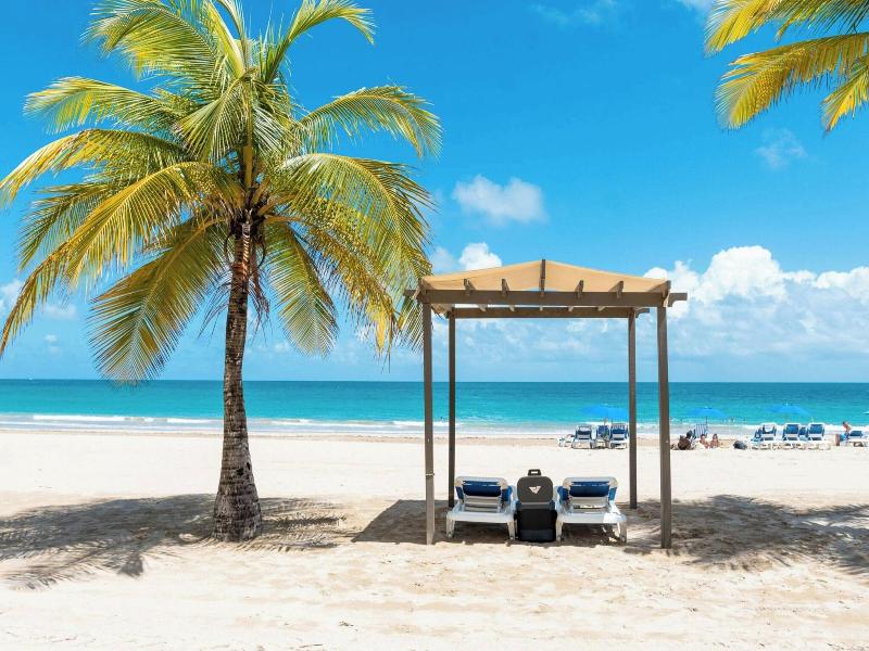 Courtyard Isla Verde Beach Resort image