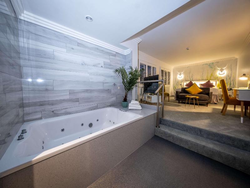 Best Western Plus White Horse Hotel image