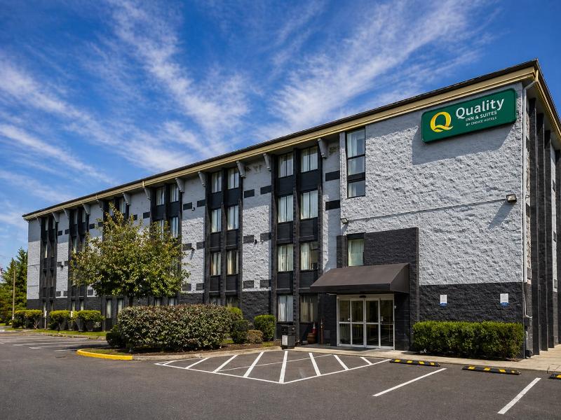 Quality Inn and Suites Everett image