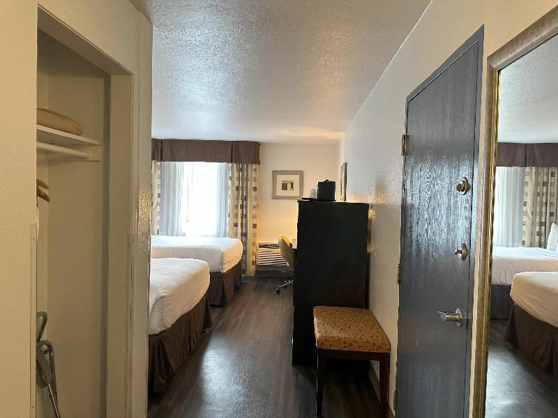 Quality Inn and Suites Everett image
