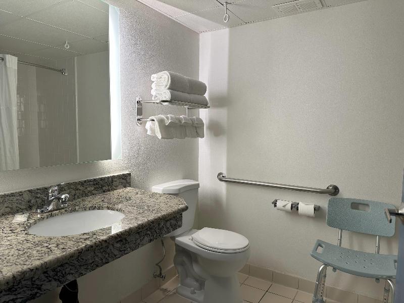 Quality Inn and Suites Everett image