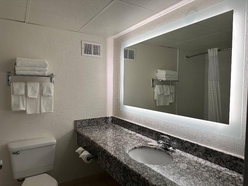 Quality Inn and Suites Everett image
