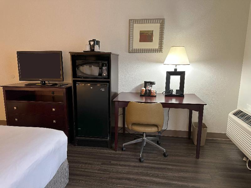 Quality Inn and Suites Everett image