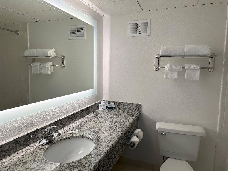 Quality Inn and Suites Everett image