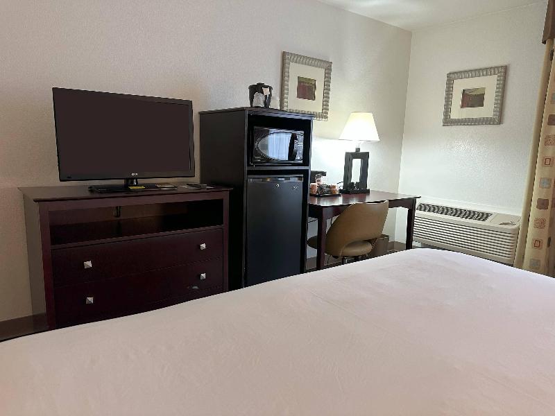 Quality Inn and Suites Everett image