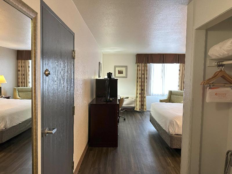 Quality Inn and Suites Everett image