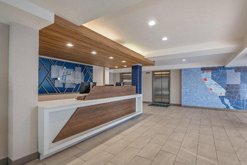 Holiday Inn Express-National City COM